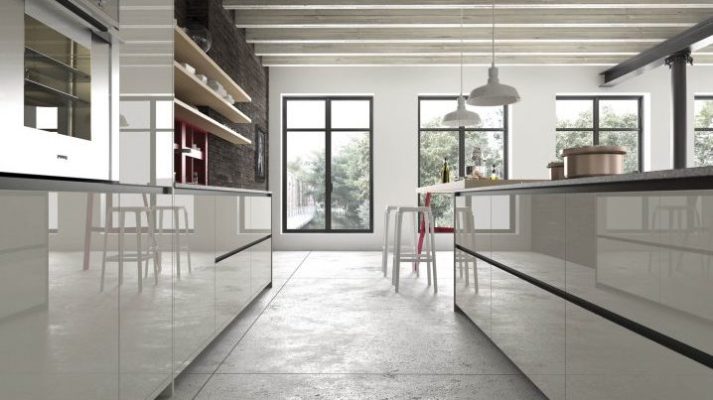 Muebles de cocina con isla. Material postformado brillo de alta calidad